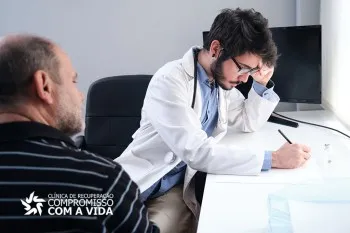 Clínica de Recuperação com Equipe Especializada